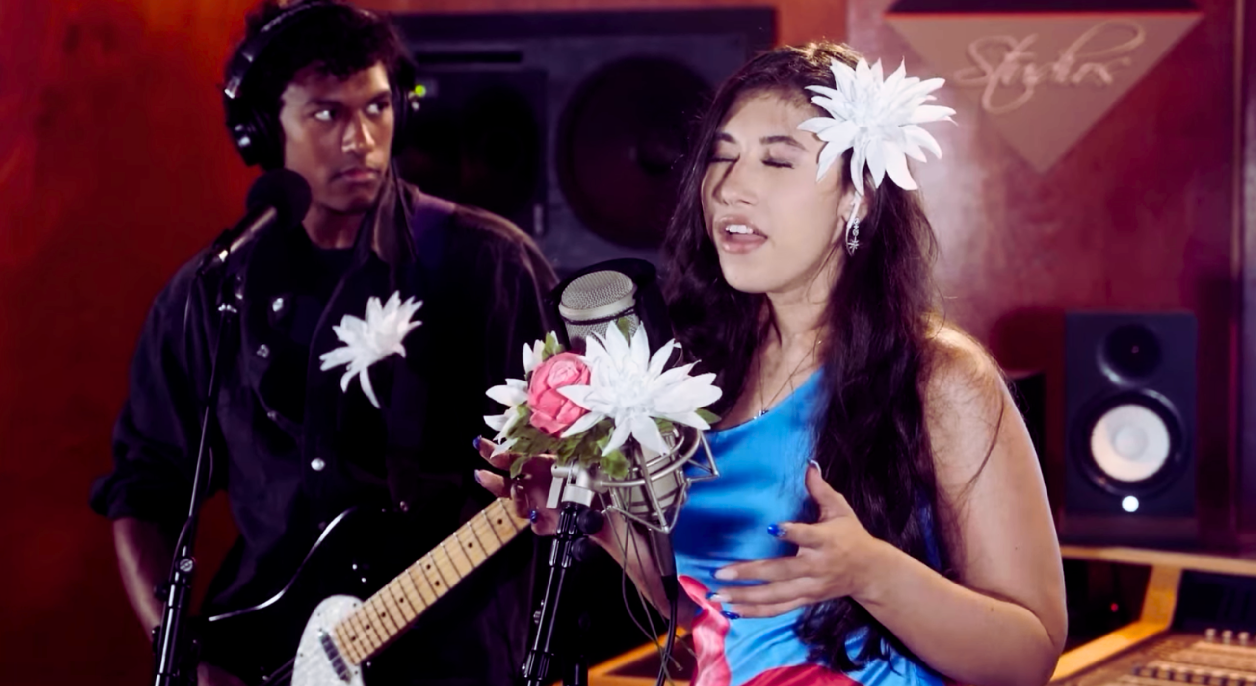 RIELLE Performs ‘Sail Away’ on Latest Episode of NYC’s Bar4Bar TV